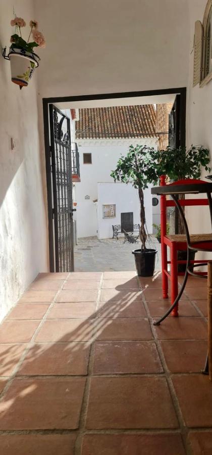 Cheerful One Bedroom Townhouse With Patio Archez Bagian luar foto