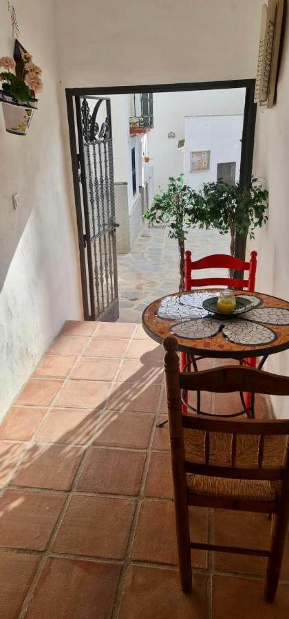 Cheerful One Bedroom Townhouse With Patio Archez Bagian luar foto