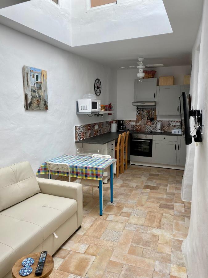 Cheerful One Bedroom Townhouse With Patio Archez Bagian luar foto