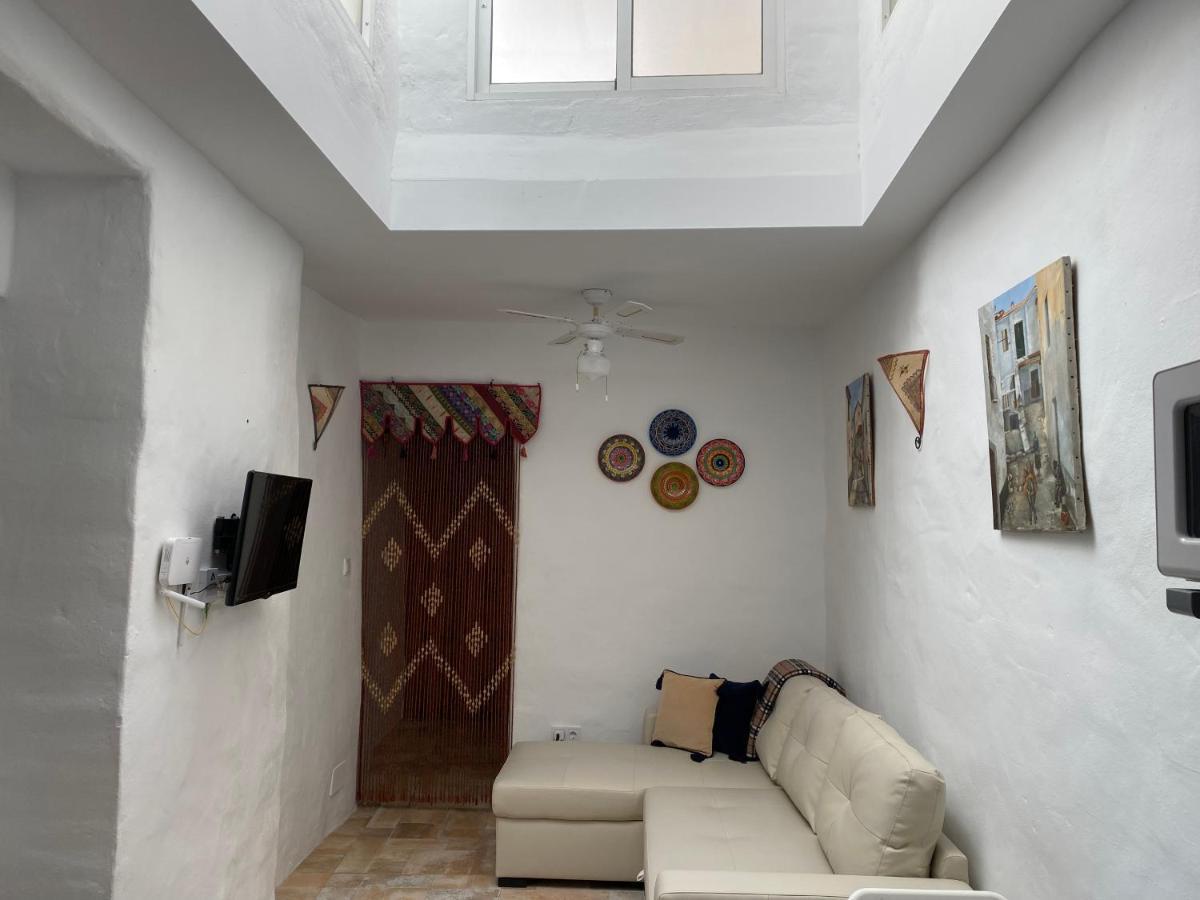Cheerful One Bedroom Townhouse With Patio Archez Bagian luar foto