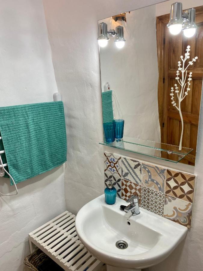 Cheerful One Bedroom Townhouse With Patio Archez Bagian luar foto